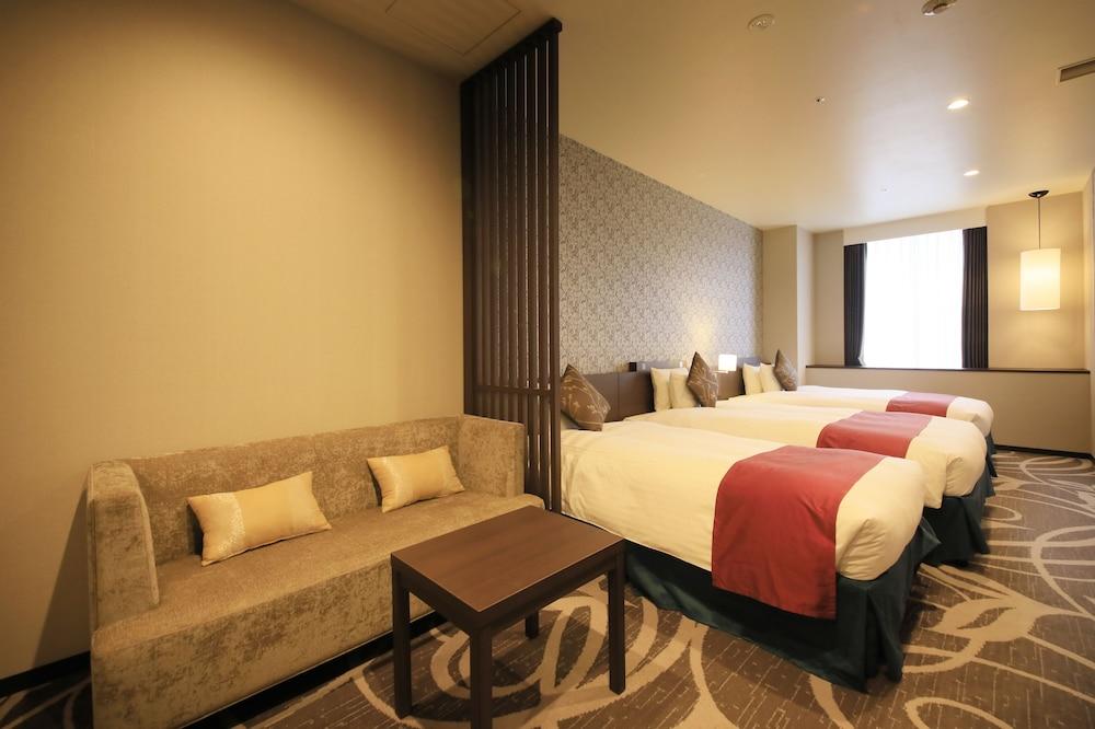 クインテッサホテル大阪ベイ ホテル 4*